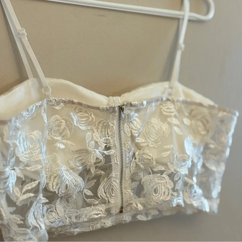4/$20➡️  Sheer White Floral Lace Bustier with Zip Back – Size Large 20" PTP EUC - Picture 8 of 13